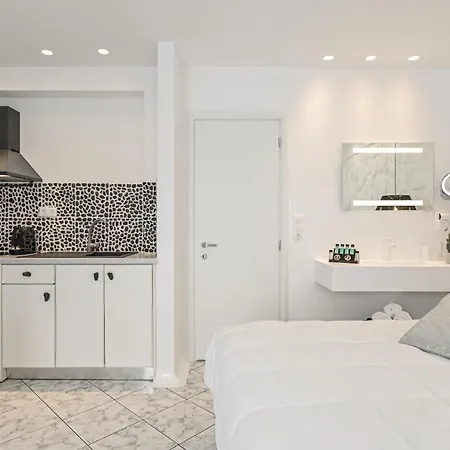 Naxos Evilion Luxury &