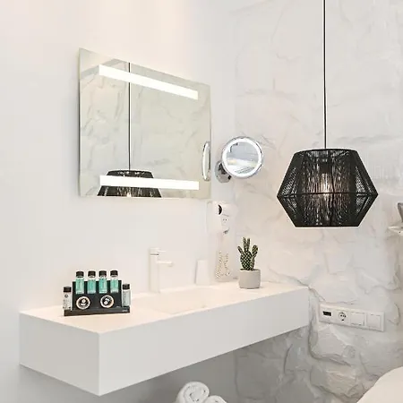 Naxos Evilion Luxury & *