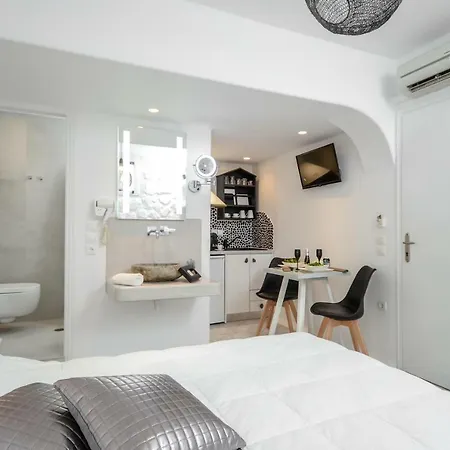 Naxos Evilion Luxury &