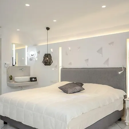 Naxos Evilion Luxury & Naxos City