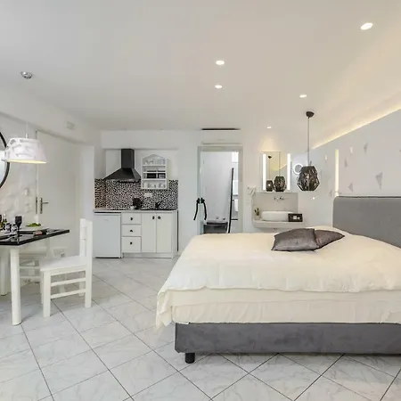 Naxos Evilion Luxury &