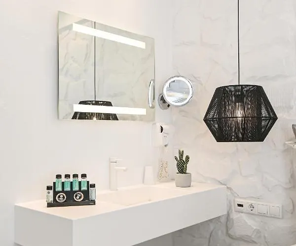 Naxos Evilion Luxury & *