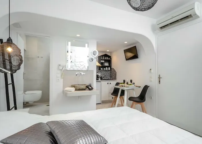 Naxos Evilion Luxury &