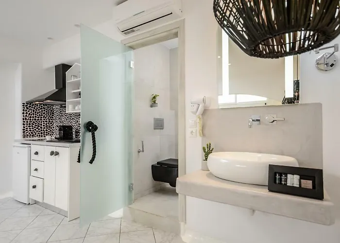 Naxos Evilion Luxury & Naxos City