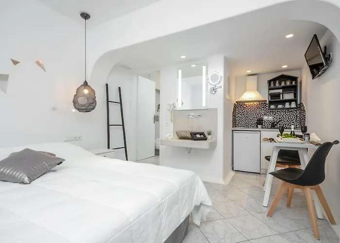 Naxos Evilion Luxury &