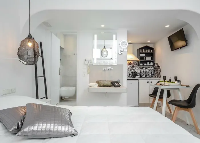 Naxos Evilion Luxury & *